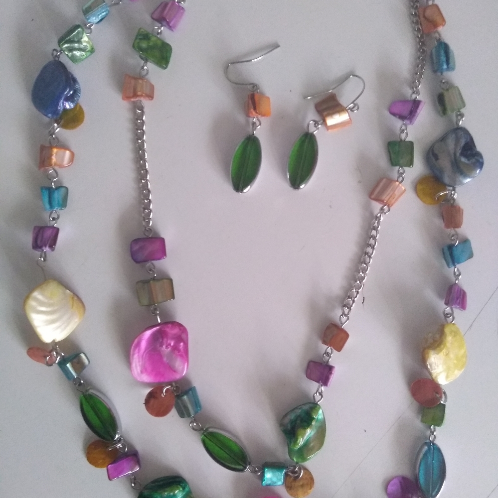 Colorfull Shell Necklace and Earring Set. - Picture 3 of 8